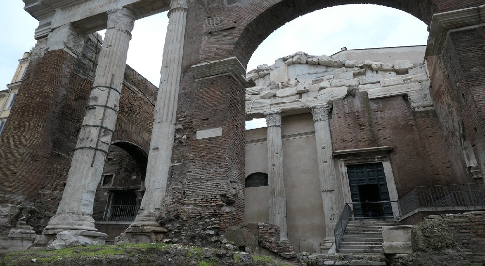 Так выглядят подъезды пристроенного жилого дома